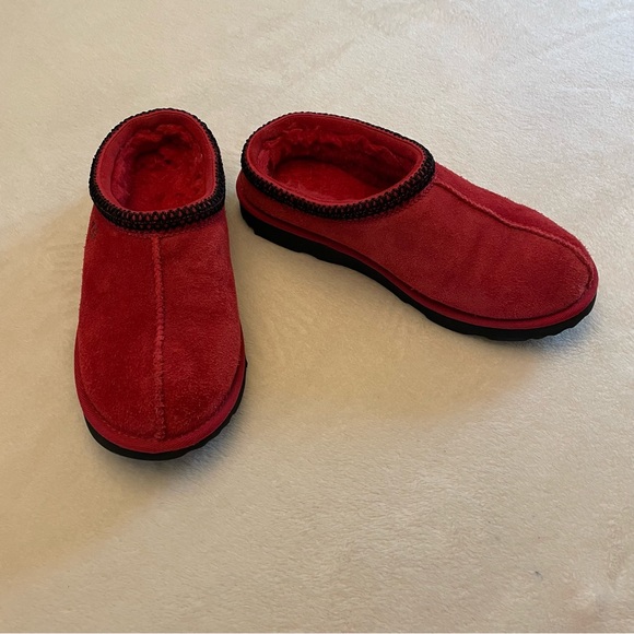 Uggs - size 5 kids (7 Womans) - Picture 3 of 15